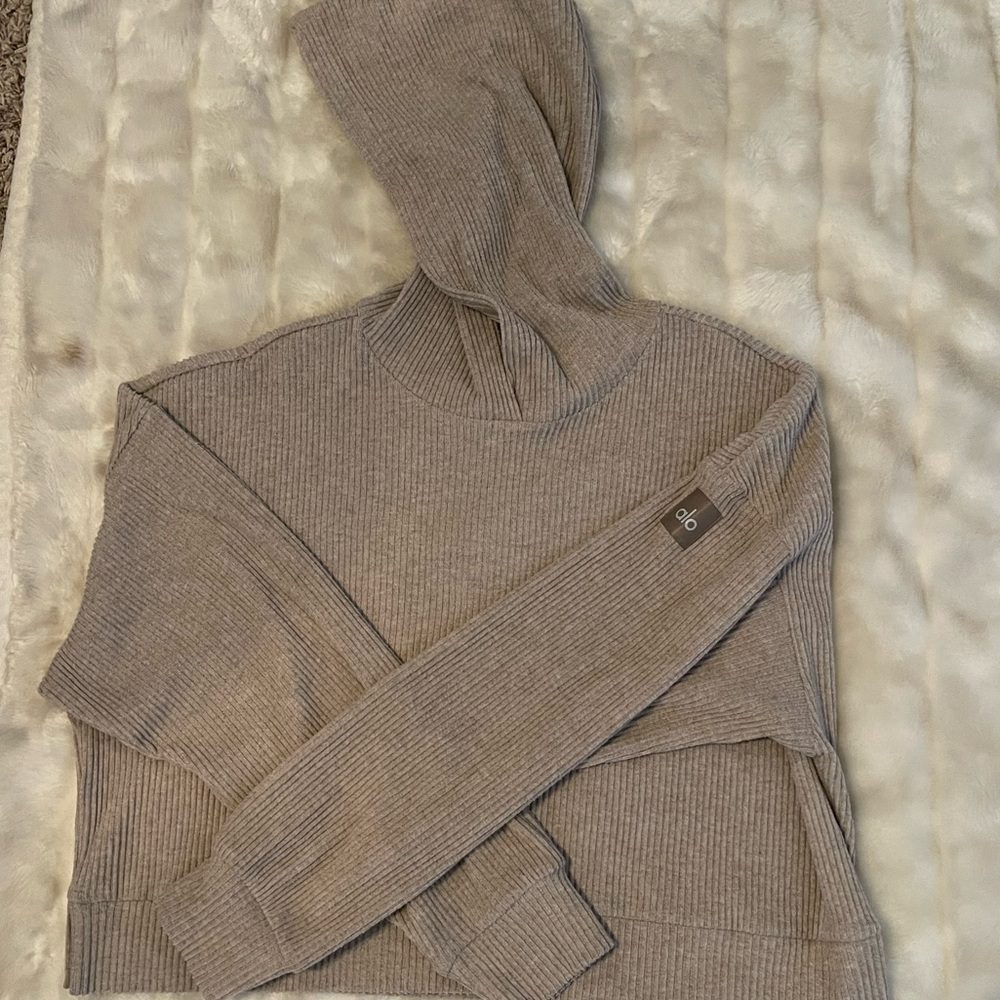 Alo yoga muse sweatsuit